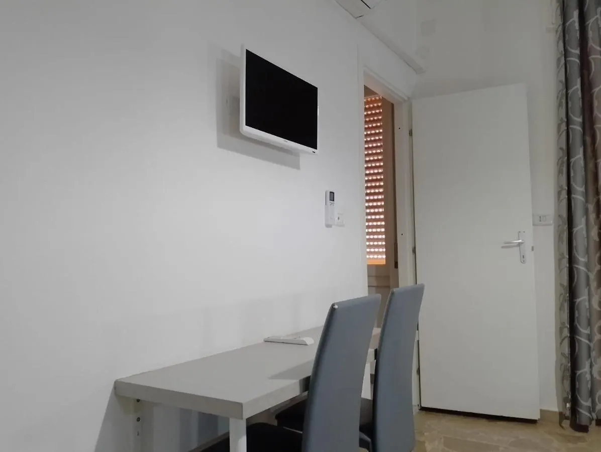 Porrino Guest House - Affittacamere Альгеро 3*,  Италия