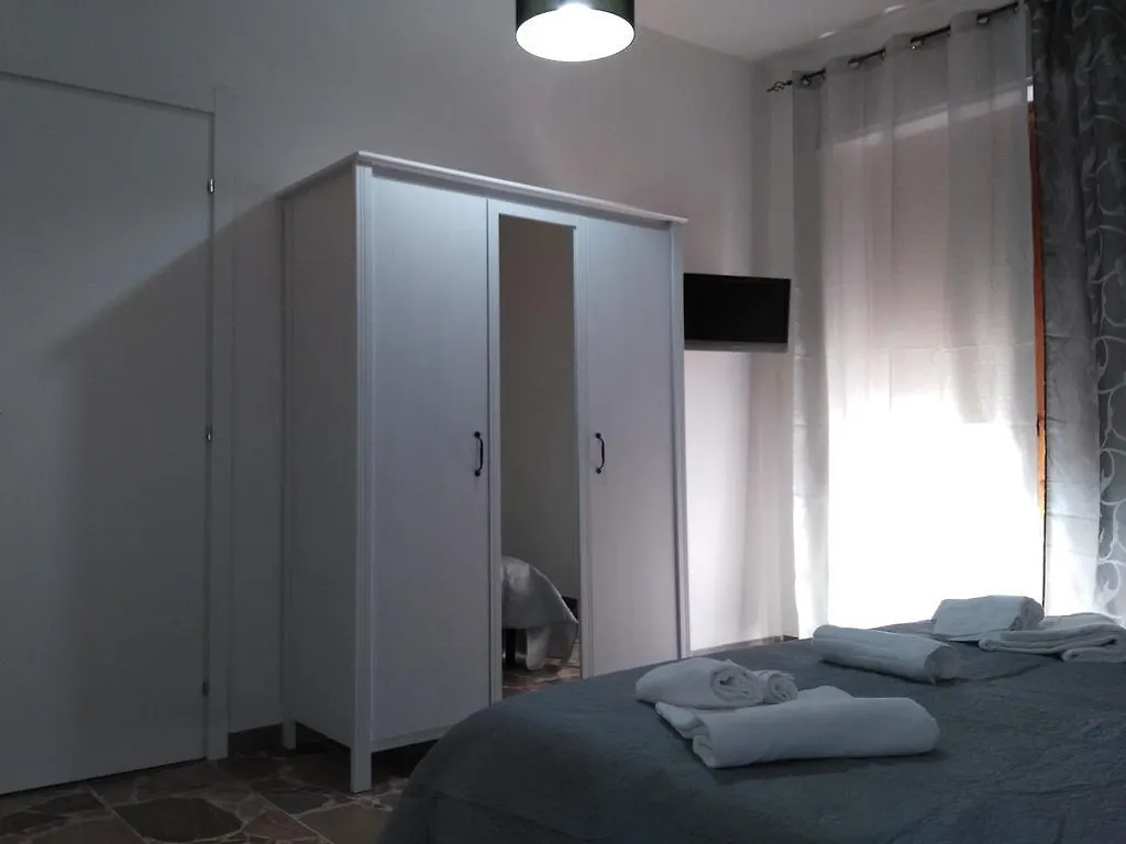 Porrino Guest House - Affittacamere Альгеро 3*,