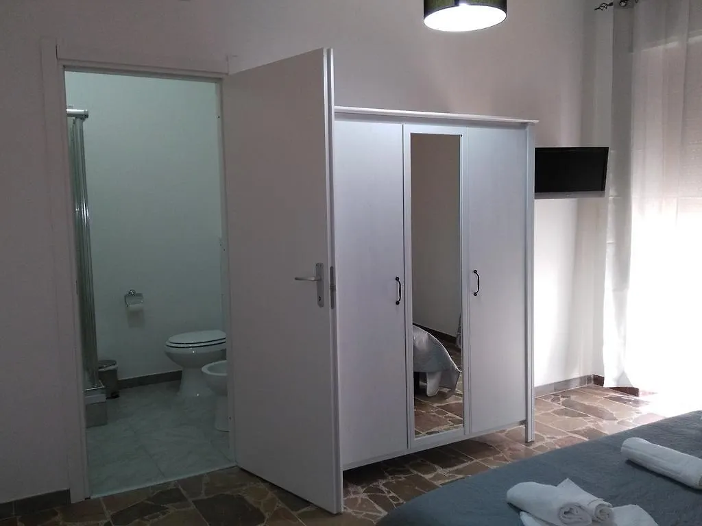 Porrino Guest House - Affittacamere Альгеро 3*,  Италия